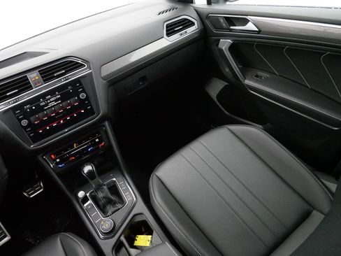 Certified 2023 Volkswagen Tiguan SE R-Line image 11