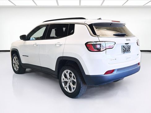 Used 2024 Jeep Compass Latitude image 6