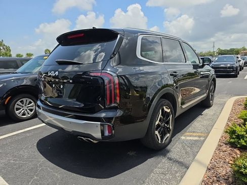Certified 2023 Kia Telluride EX w/ EX Captain's Chair Package FWD image 14