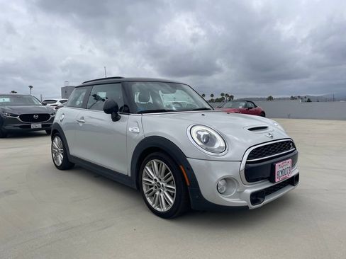 Used 2018 MINI Cooper S FWD image 1