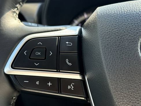 Used 2023 Toyota Highlander LE FWD image 28