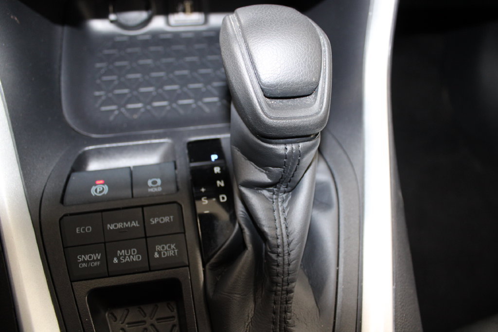 Used 2025 Toyota RAV4 XLE AWD/4WD image 44