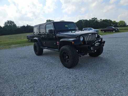 Used 2013 Jeep Wrangler Unlimited Sahara w/ Connectivity Group AWD/4WD image 4