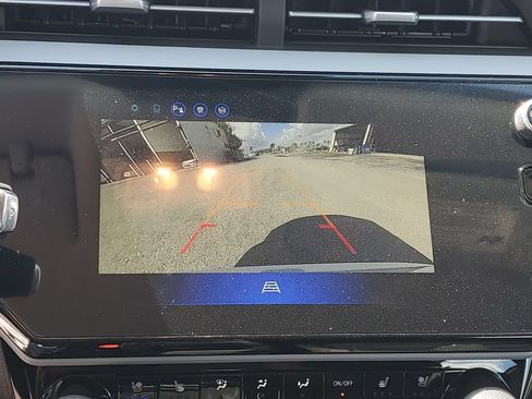 Used 2027 Chevrolet Bolt RS FWD image 17