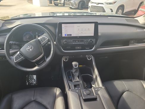 Certified 2025 Toyota Grand Highlander AWD Hybrid image 19