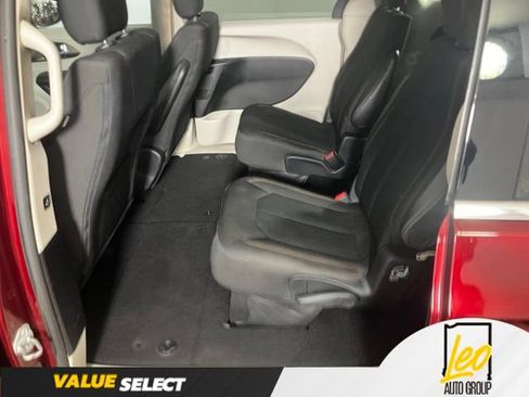 Used 2017 Chrysler Pacifica Touring FWD image 16