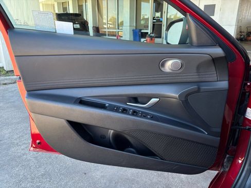 Used 2025 Hyundai Elantra SEL FWD image 18