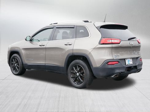 Used 2016 Jeep Cherokee Latitude w/ Cold Weather Group image 5
