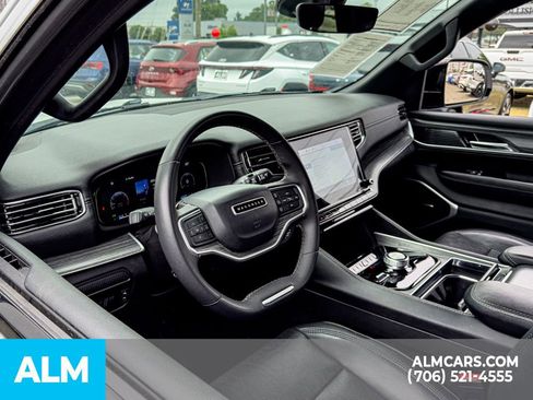 Used 2023 Jeep Wagoneer L Series II AWD/4WD image 10