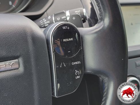 Used 2020 Land Rover Discovery SE AWD/4WD image 32