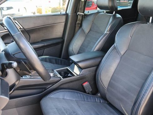 Used 2022 Mitsubishi Outlander SE image 11