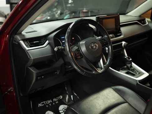 Used 2021 Toyota RAV4 XLE Premium w/ Carpet Mat Package (TMS) FWD image 10