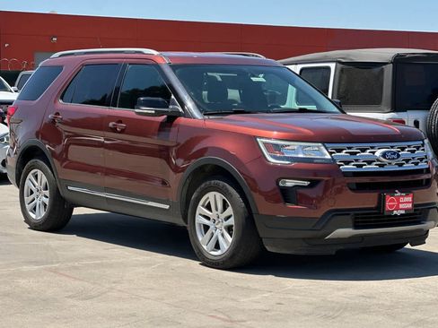 Used 2018 Ford Explorer XLT w/ Equipment Group 201A AWD/4WD image 10