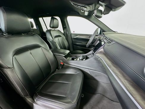 Used 2024 Jeep Grand Cherokee Limited image 33