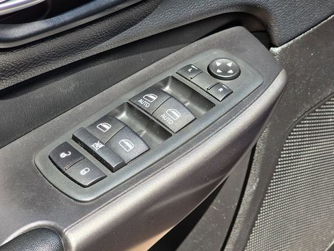 Used 2020 Jeep Cherokee Limited image 33