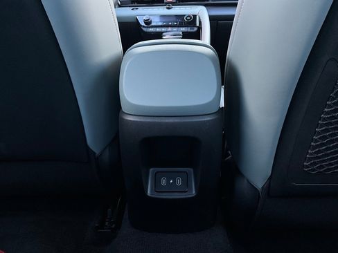 Used 2025 Hyundai Elantra Limited image 13