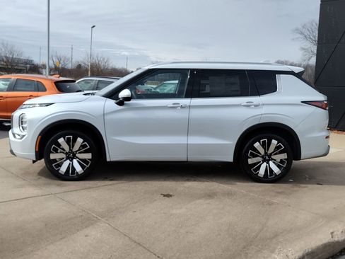 New 2026 Mitsubishi Outlander SEL image 21