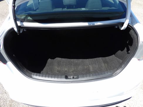Used 2018 Hyundai Elantra SE FWD image 23