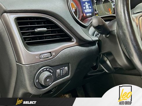 Used 2021 Jeep Cherokee Latitude Lux image 10