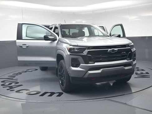 Used 2024 Chevrolet Colorado Z71 w/ Z71 Convenience Package 2 AWD/4WD image 23