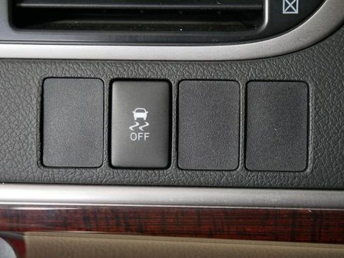 Used 2012 Toyota Camry XLE w/ Leather Pkg image 19