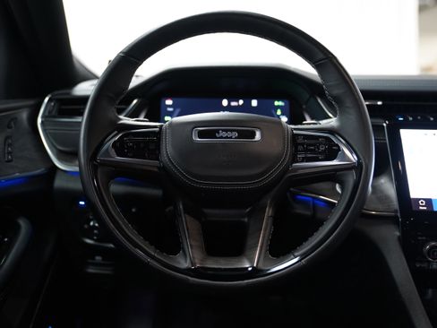 Used 2023 Jeep Grand Cherokee Overland w/ Advanced Protech Group III image 19