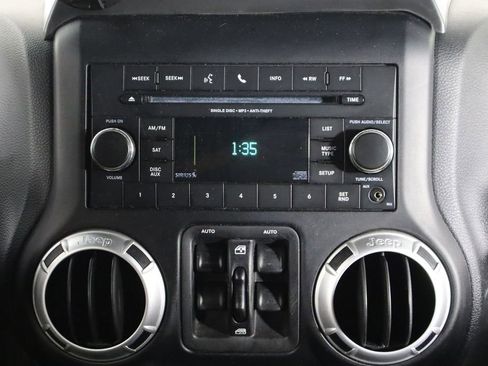 Used 2012 Jeep Wrangler Unlimited Sahara w/ Connectivity Group AWD/4WD image 24