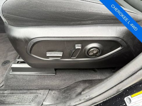Used 2023 Jeep Grand Cherokee L Laredo AWD/4WD image 12