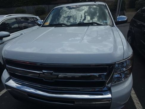 Used 2011 Chevrolet Silverado 1500 LT w/ Texas Edition RWD image 2
