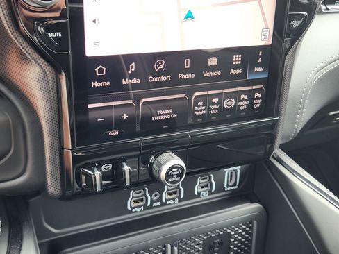 New 2026 RAM 2500 Limited AWD/4WD image 18