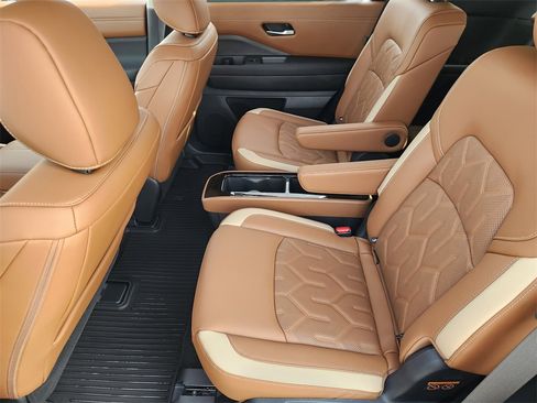 New 2026 Nissan Pathfinder Platinum image 19