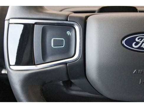 Used 2025 Ford Expedition Active AWD/4WD image 18