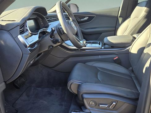 Used 2025 Audi Q8 Prestige w/ Prestige Package image 9