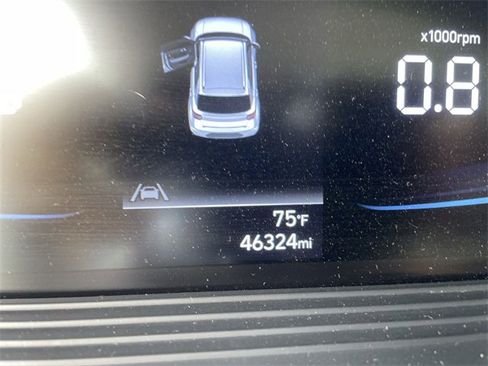 Used 2023 Hyundai Venue SEL image 12