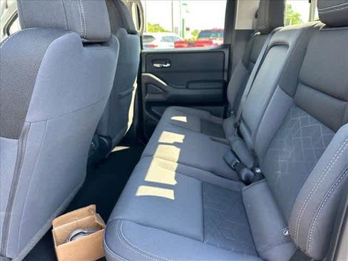 Used 2025 Nissan Frontier SV w/ SV Convenience Package RWD image 12