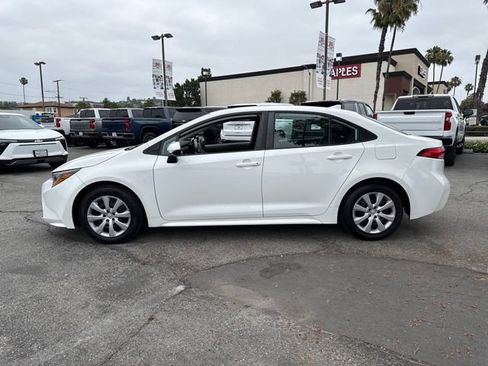 Used 2022 Toyota Corolla LE FWD image 2