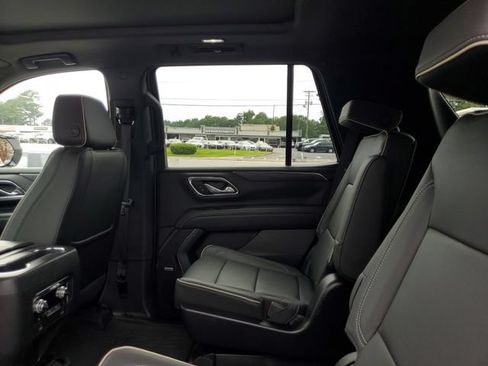 Used 2023 GMC Yukon SLT w/ SLT Luxury Package AWD/4WD image 10
