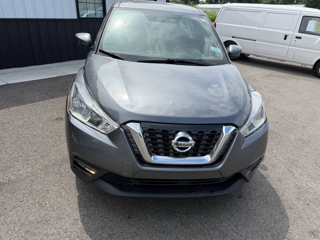 Used 2019 Nissan Kicks S FWD image 3