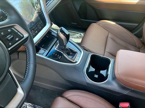 Used 2020 Subaru Outback Touring XT AWD/4WD image 17