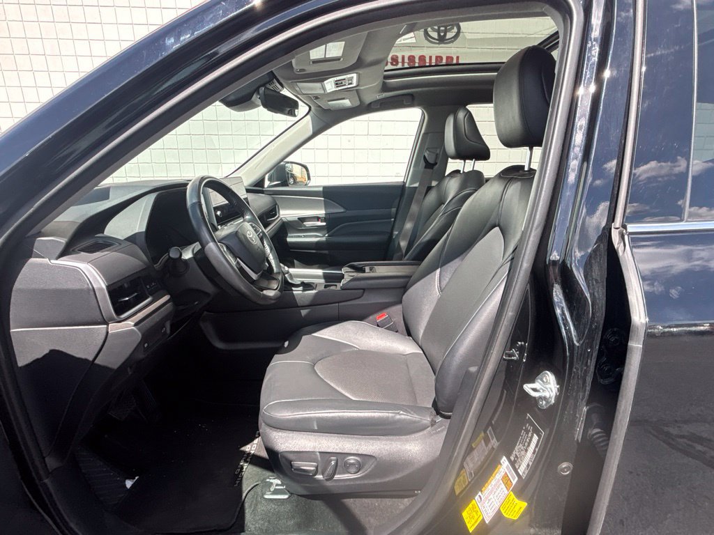 Used 2025 Toyota Grand Highlander FWD image 4