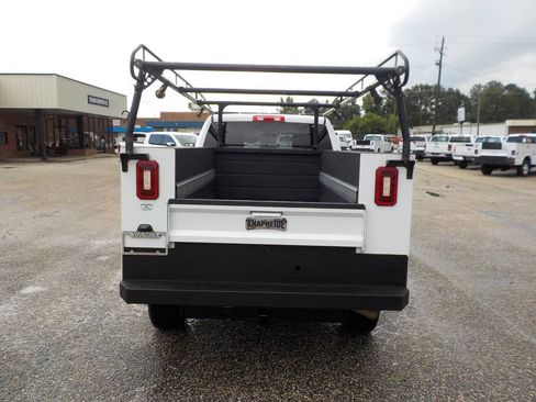Used 2022 RAM 2500 Tradesman w/ Chrome Appearance Group AWD/4WD image 4
