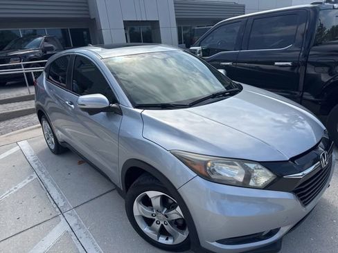 Used 2017 Honda HR-V EX image 4
