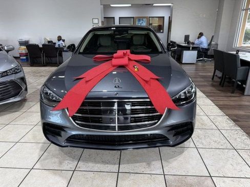 Used 2022 Mercedes-Benz S 580 4MATIC Sedan w/ AMG Line Package image 2