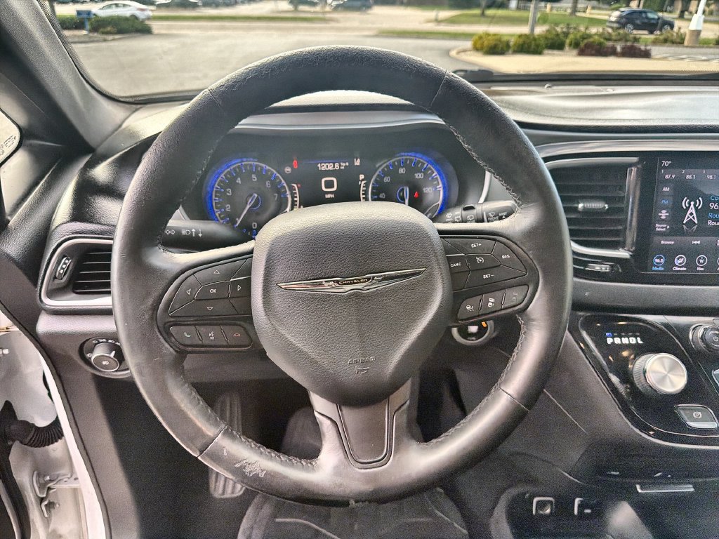 Used 2020 Chrysler Pacifica Touring-L Plus w/ Advanced Safetytec Group FWD image 11