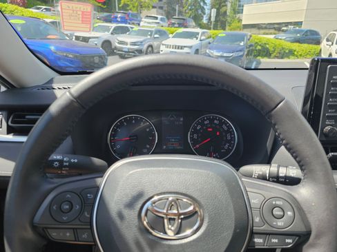 Used 2022 Toyota RAV4 XLE w/ XLE Grade Weather Package AWD/4WD image 25