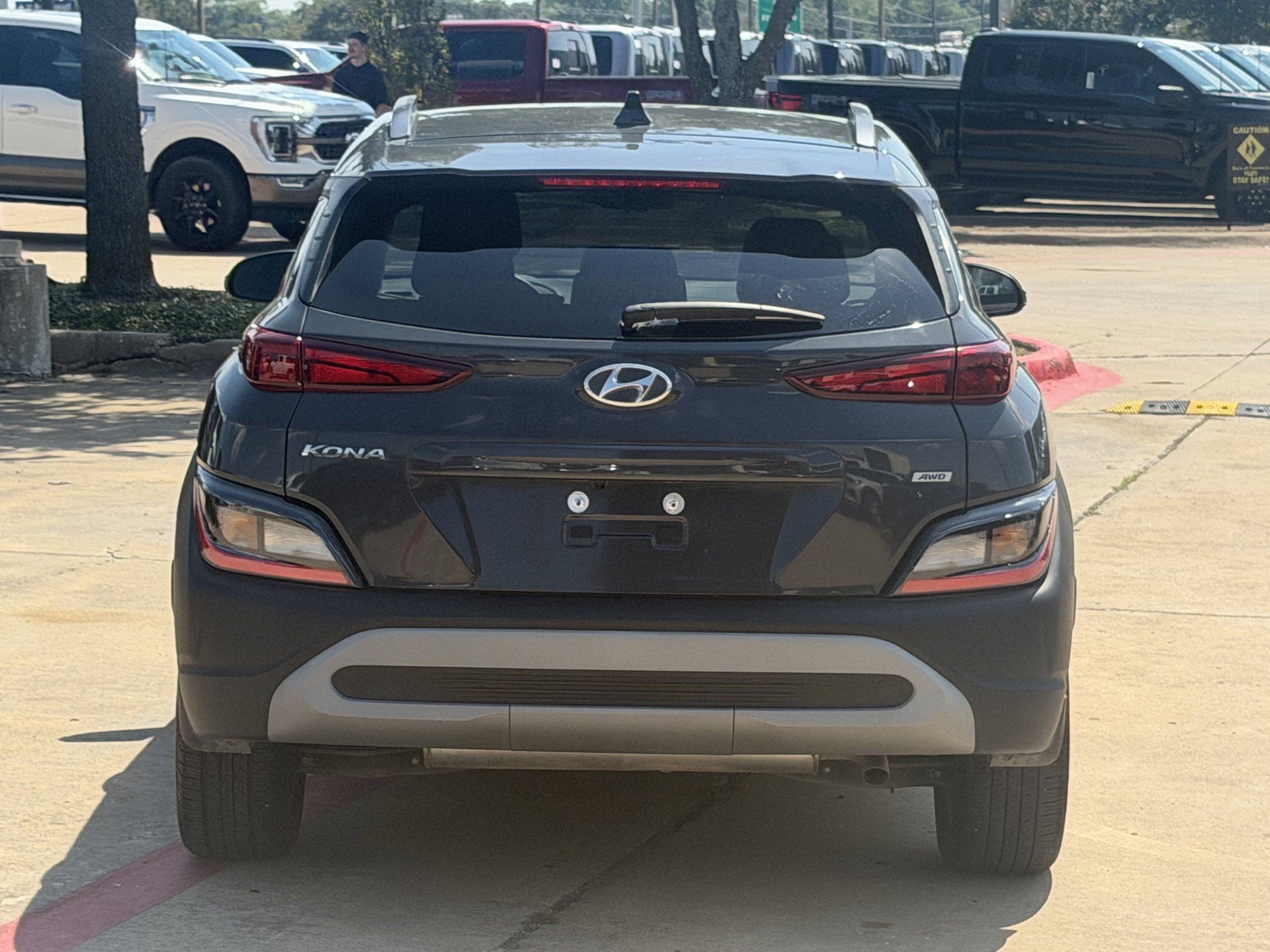 Used 2023 Hyundai Kona SEL AWD/4WD image 4