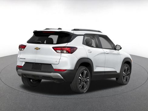 Used 2025 Chevrolet TrailBlazer LT FWD image 2