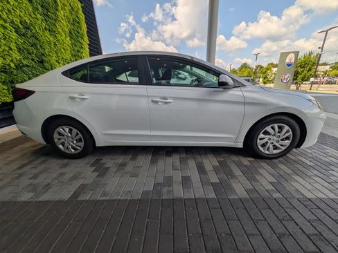 Used 2020 Hyundai Elantra SE w/ Cargo Package (C1) FWD image 3