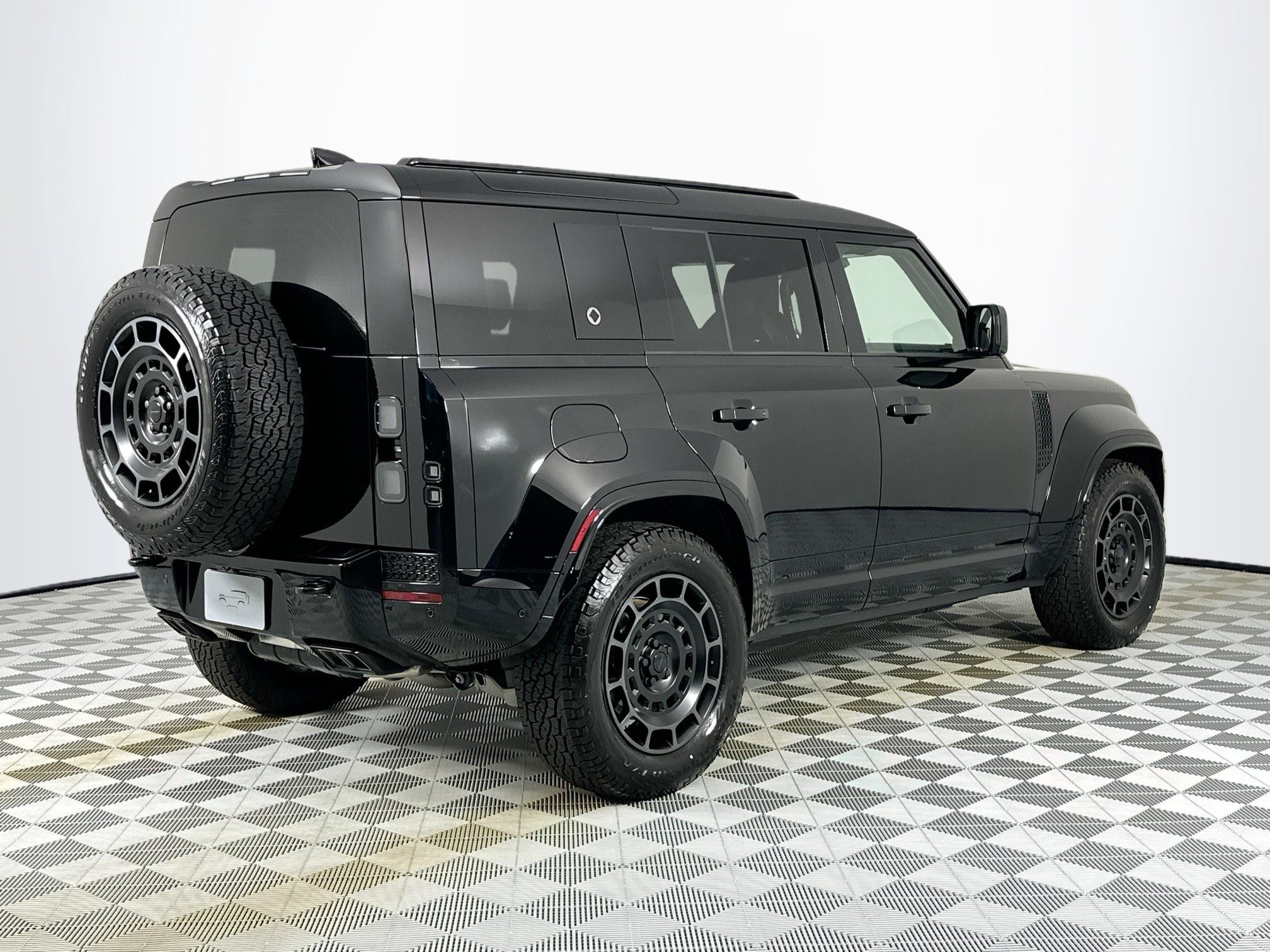 New 2026 Land Rover Defender 110 OCTA AWD/4WD image 5