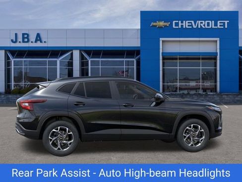 New 2026 Chevrolet Trax LT w/ Driver Confidence Package image 5